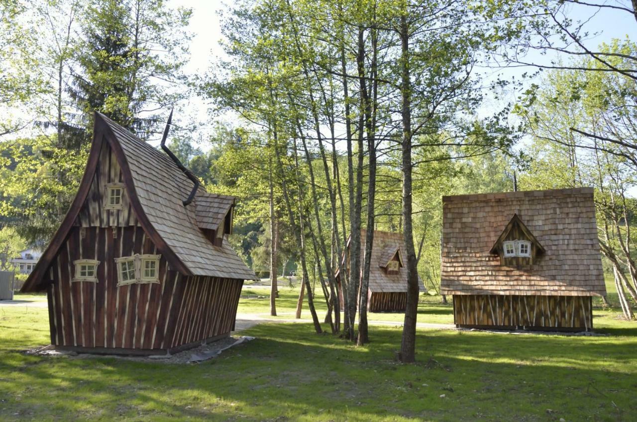 Les Lodges Du Lac Saint-Alban-de-Montbel Exterior foto