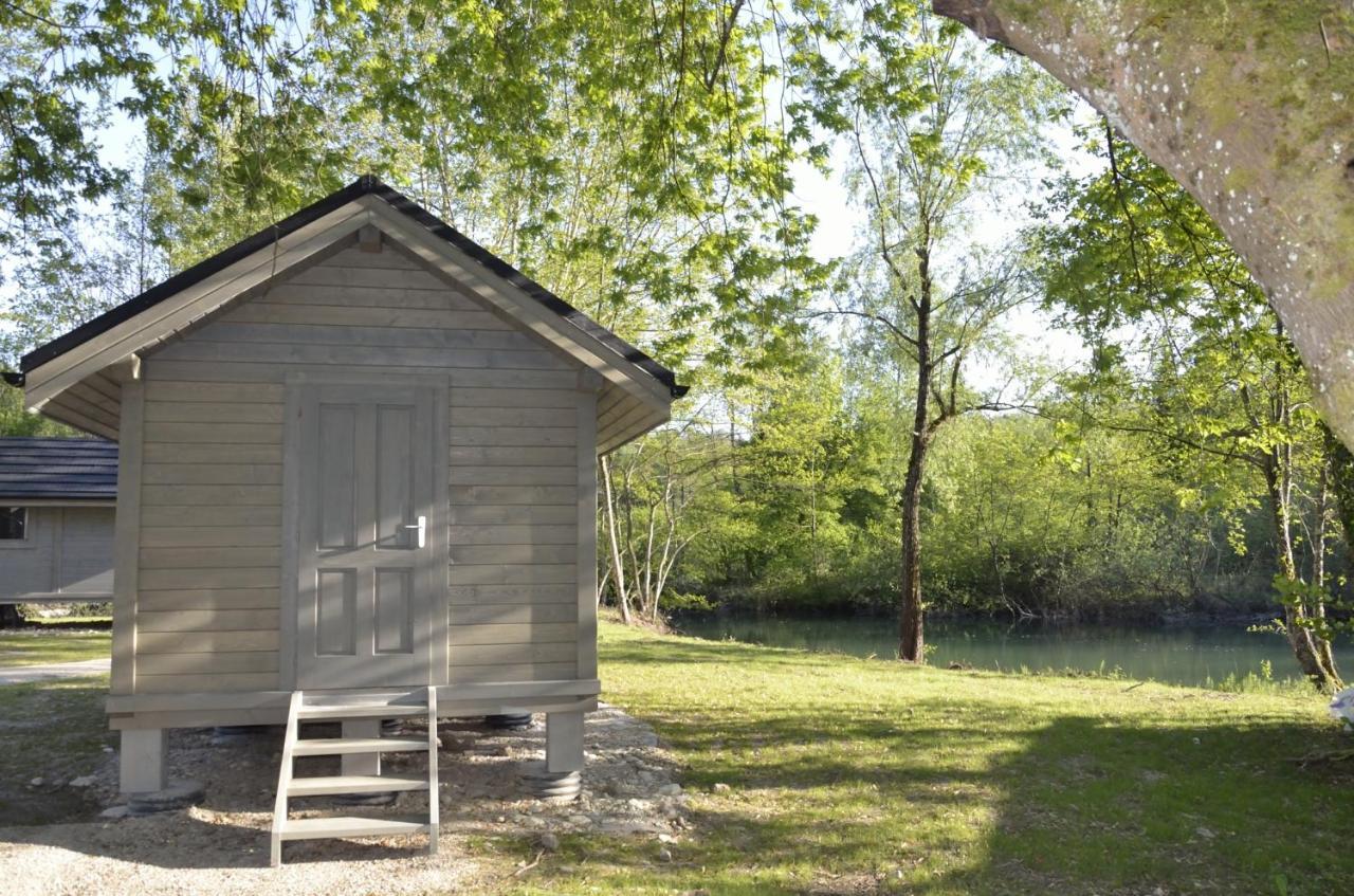 Les Lodges Du Lac Saint-Alban-de-Montbel Exterior foto